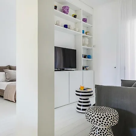 White Stylish 2 Lejlighed
