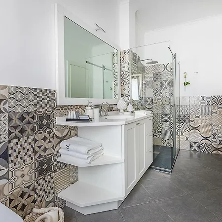 White Stylish 2 Lejlighed *