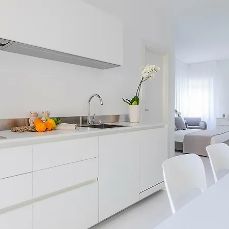 White Stylish 2 Apartamento