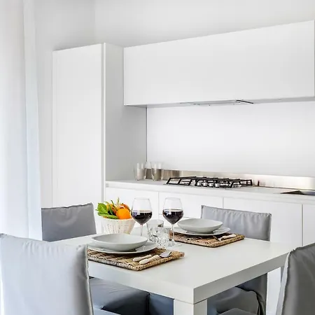 White Stylish 2 Lejlighed